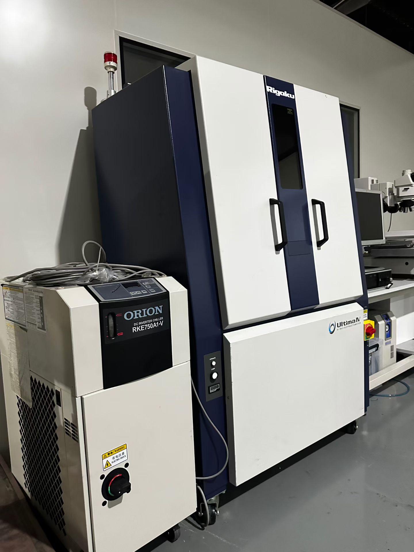 2021年理学Ultima IV XRD,带ORION RKE750A1-V-G1冷水机,成色还可以,功能都正常,机器用得不多,保存得挺好,没啥大毛病。适合材料分析、晶体结构研究,实验室用很合适。 支持自提,细节可以私聊,喜欢直接拍~昆山仓库现货